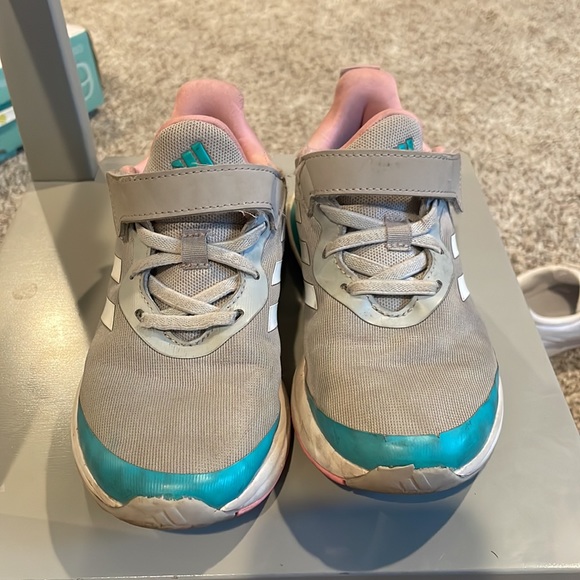 Girls adidas shoes size 13K - Picture 2 of 6